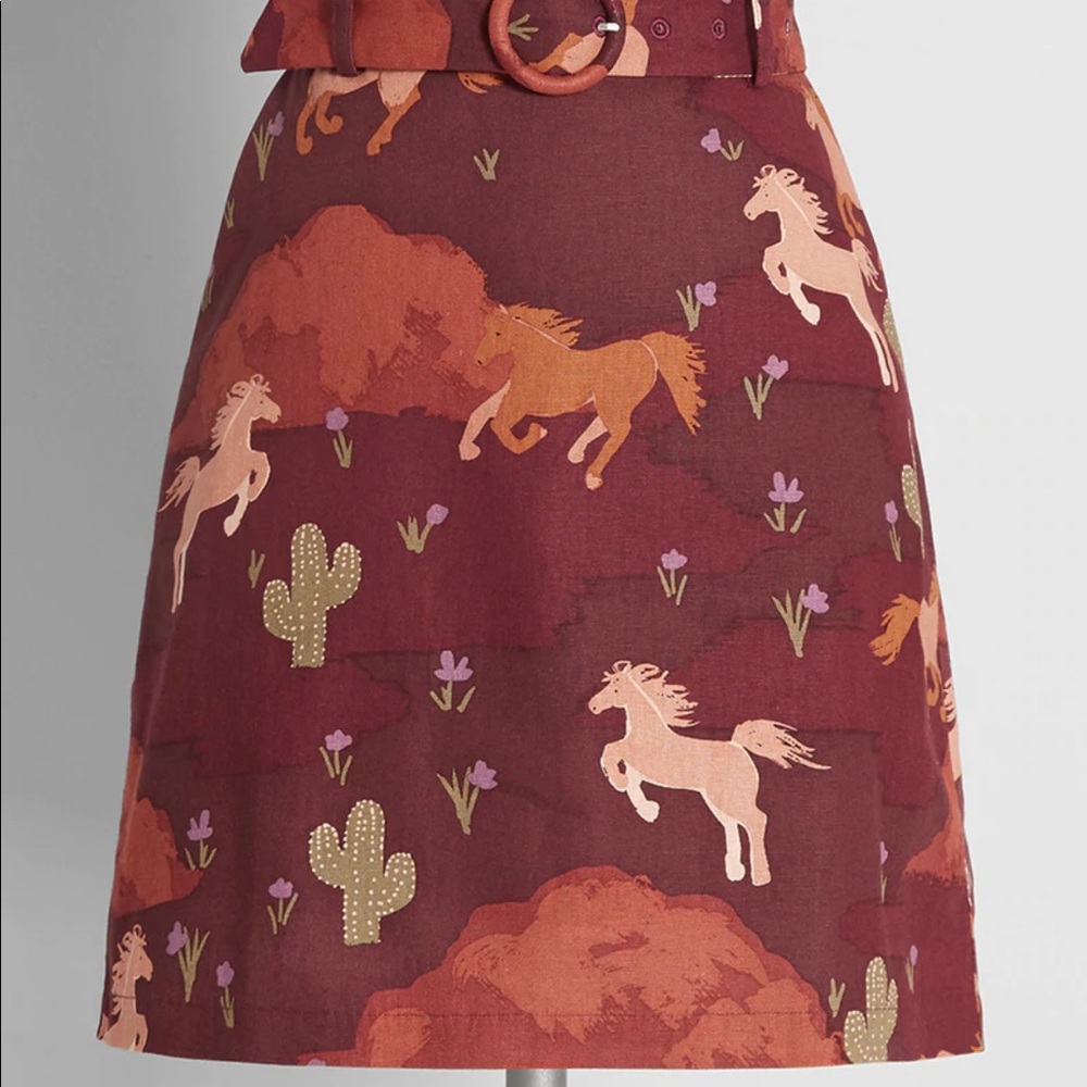 NWT western printed Skirt with belt